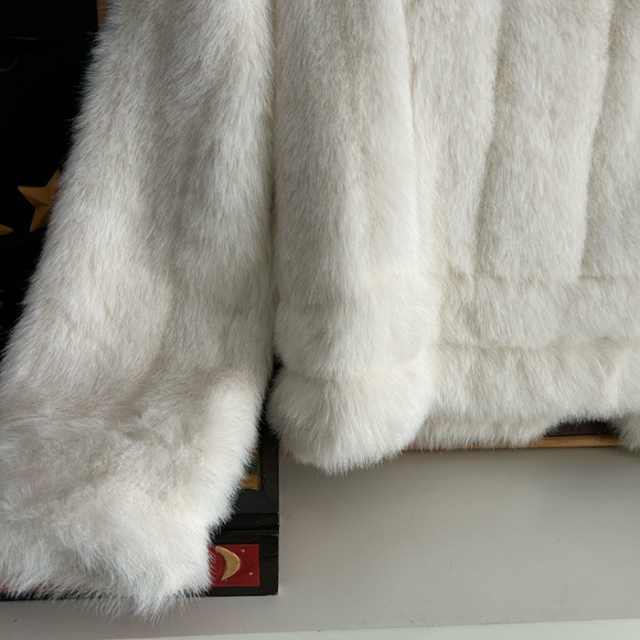Le Chateau Y2K Indie Off White Teddy Faux Fur Jacket Small - Picture 11 of 16